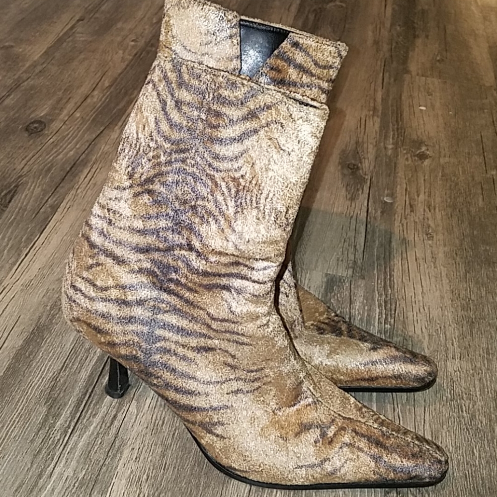 Nine West tiger print boots size 7.5